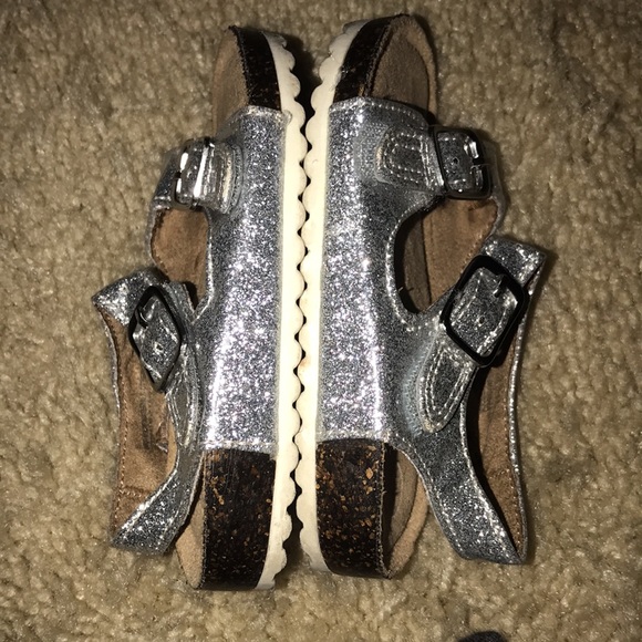 Cat & Jack sparkly silver sandals size 5 Velcro closure 💗 - Picture 4 of 5